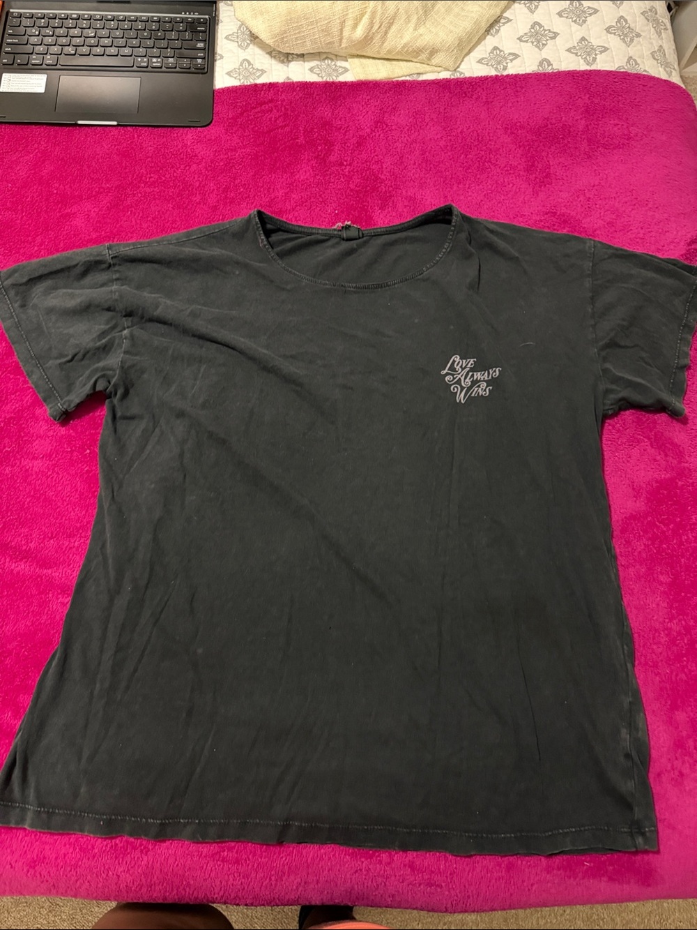 wild fable Black Short-Sleeve Graphic Tee